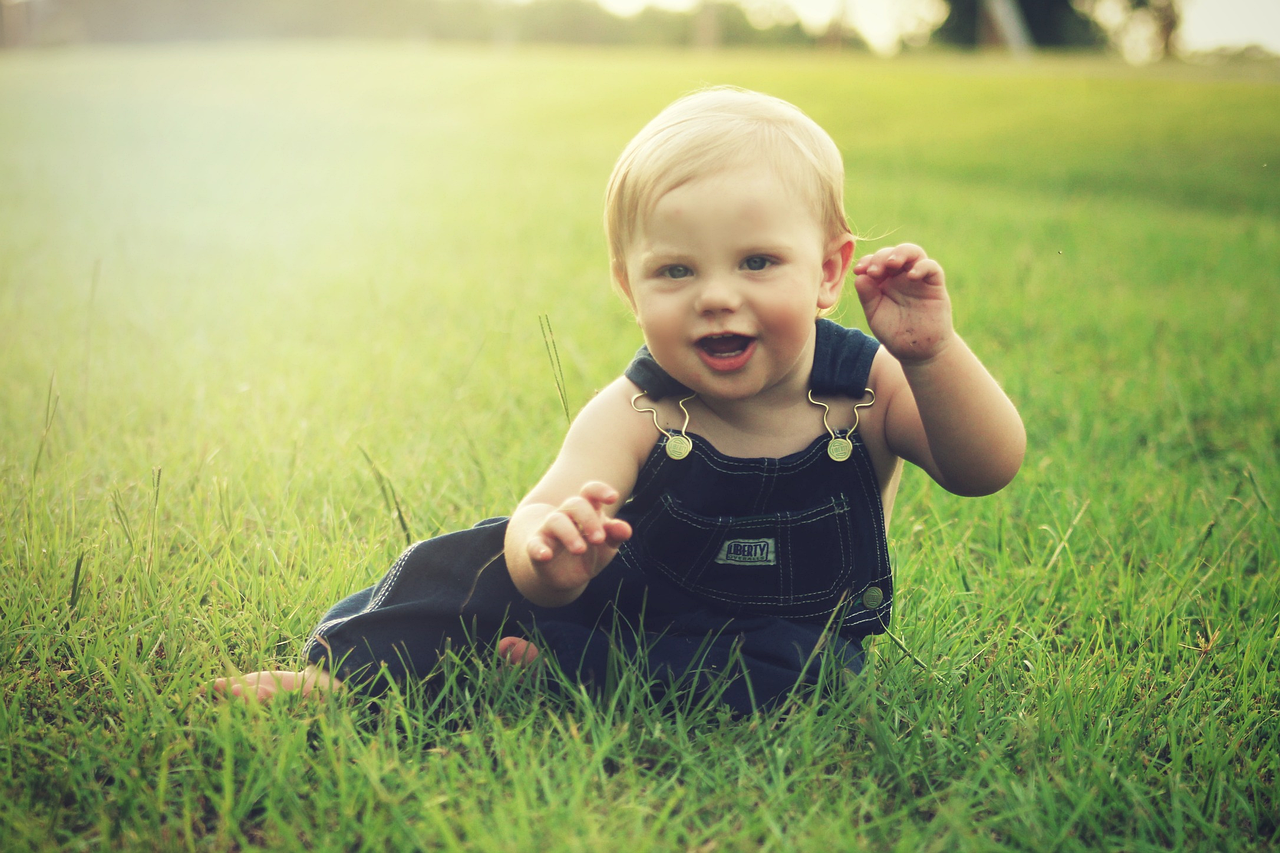 Een kraamkaartje voor een pasgeboren jongen met een krachtige naam